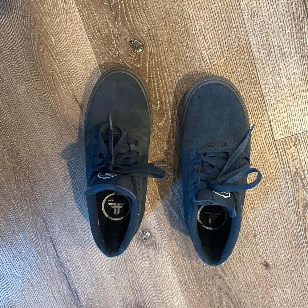 Fallen men’s shoes size nine.